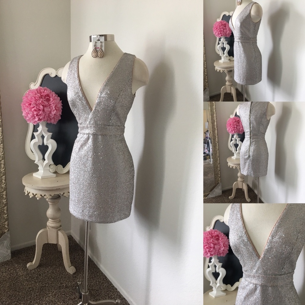 🌺 Naven 
Gorgeous Silver Sequin Mini Dress